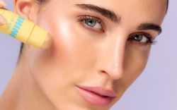 PUPA - SHINE FACE HIGHLIGHTER STICK / СТИК ХАЙЛАЙТЪР ЗА ЛИЦЕ.  3 цвята  