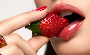 PUPA - PLEASURE LIP OIL ELIXIR ПОДХРАНВАЩ ЕЛЕКСИР-МАСЛО ЗА УСТНИ. 4 цвята  5 ml