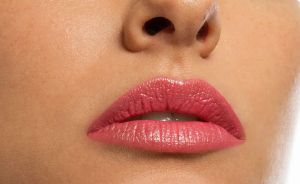 Pupa - MISS PUPA  STARLIGHT - Ултра Гланцово Червило  с искрящ ефект и кристален финиш.