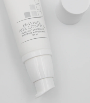 Gerard’s - RE-White / Изравняващ флуид за лице против пигментни петна и антиоксидантен ефект SPF 20. 50 ml