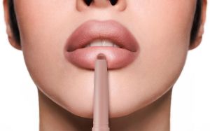 Pupa - VAMP! LIPFULL  Оформящ молив / червило за устни с ефект за обем и преливане