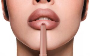 Pupa - VAMP! LIPFULL  Оформящ молив / червило за устни с ефект за обем и преливане